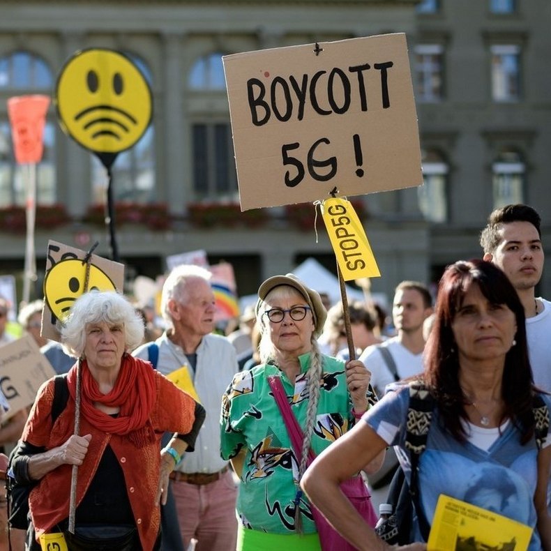 В Европе начались массовые протесты против 5G