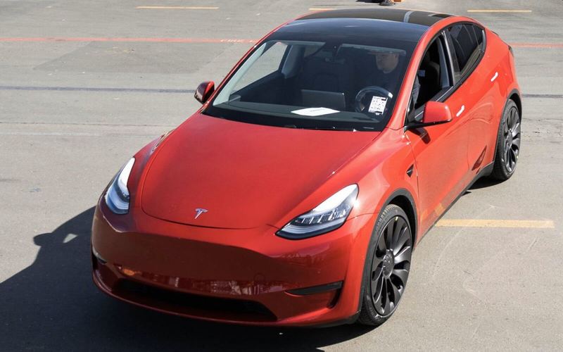 Tesla выпускает свой миллионный электромобиль