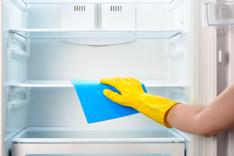 Избавляемся от неприятных запахов в холодильнике