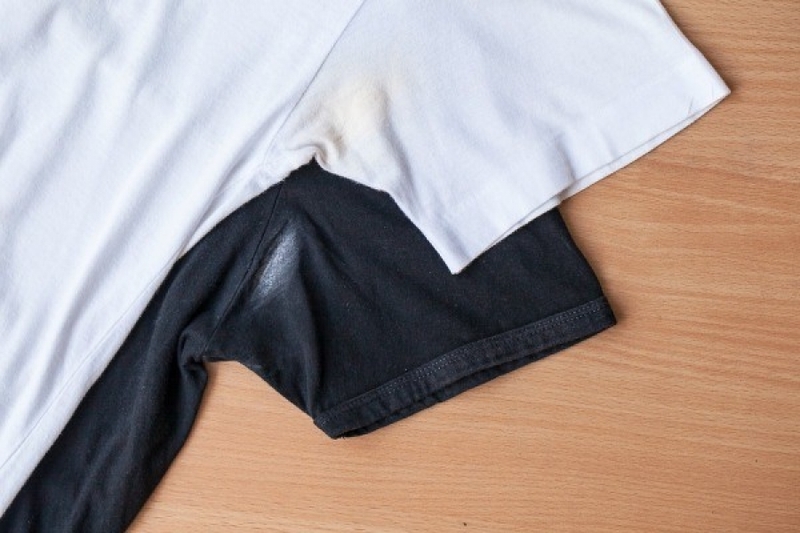 Как избавиться от белых пятен от дезодоранта на одежде?