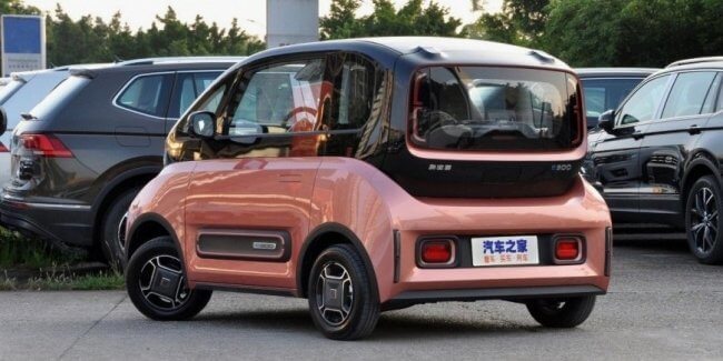 Baojun продает электромобили в Китае менее чем за 10000 долларов