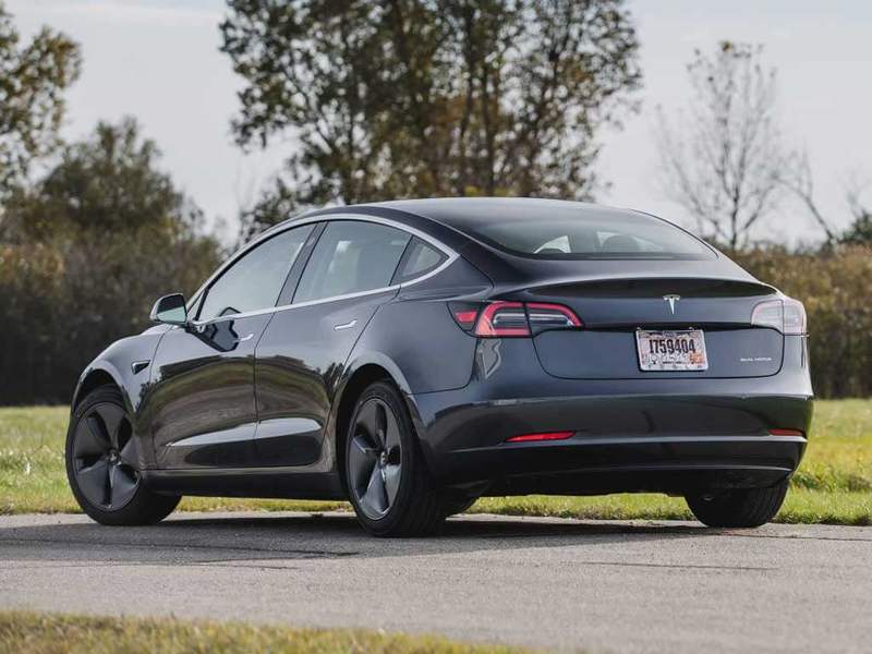 Tesla Model 3 сохраняет почти 90% своей стоимости в течение трех лет