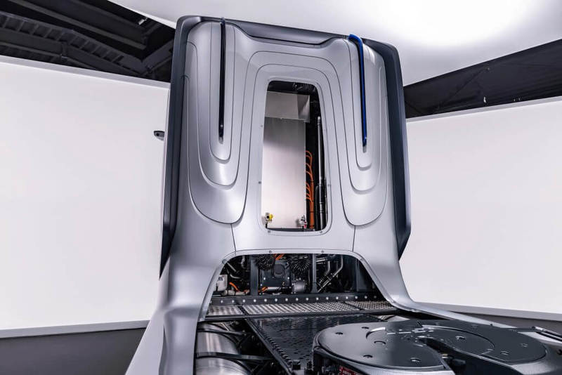 Электрогрузовик Mercedes-Benz eActros LongHaul и концепт на топливных элементах