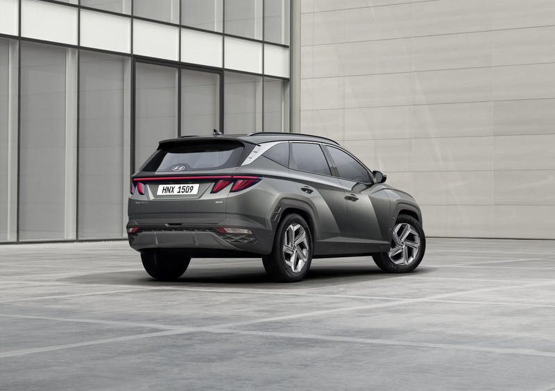 Новый Hyundai Tucson дебютирует с сияющим лицом и большим количеством технологий