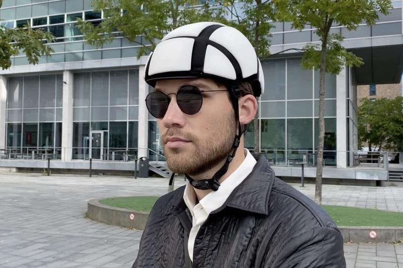 Тонкий мягкий велосипедный шлем затвердевает при ударе