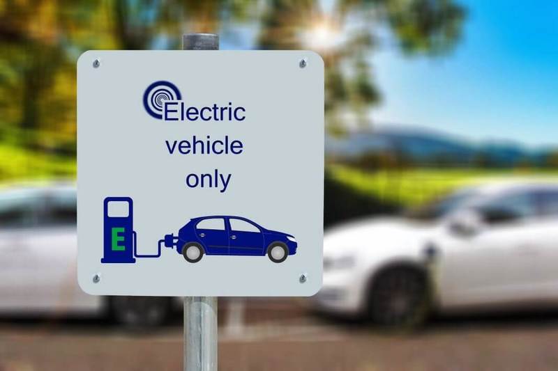 Перегрузка электросети: Великобритания ограничивает зарядку электромобилей