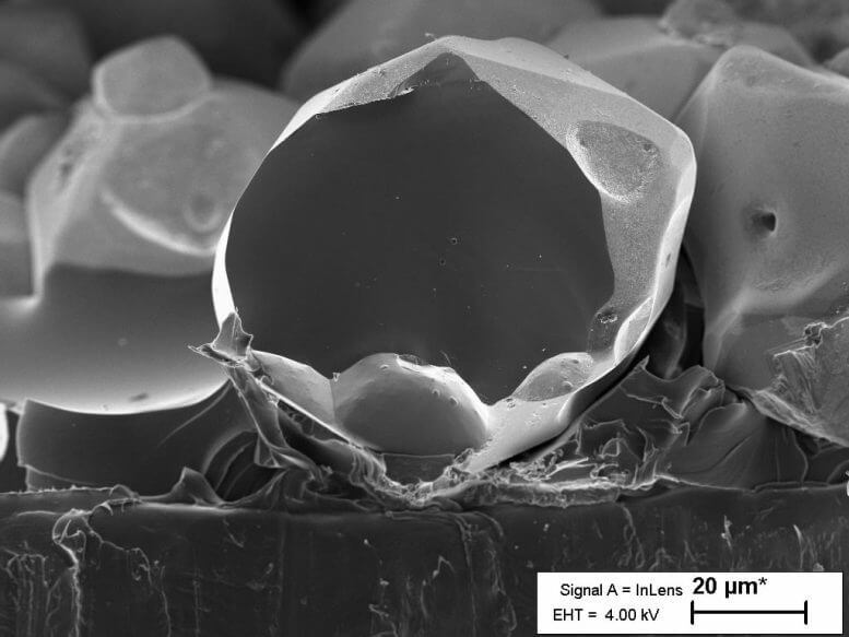 Крошечный кристалл энергии - перспективный будущий источник энергии на Луне