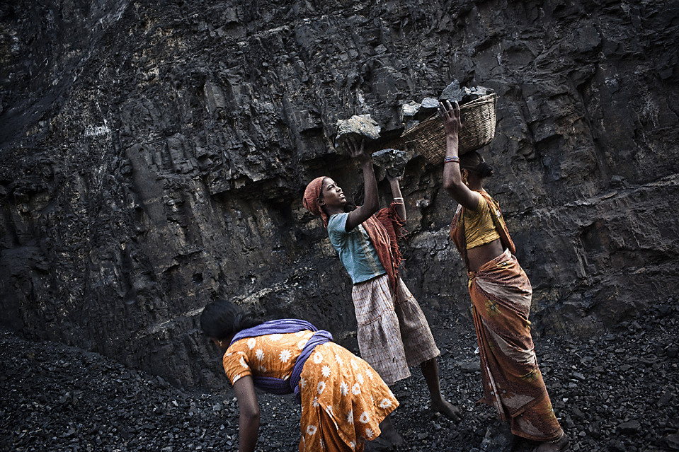 Шокирующий фоторепортаж — сборщики  угля деревне Бокапахари,  Индия