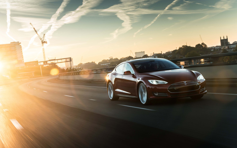 Tesla сделает живую автоматическую зарядку